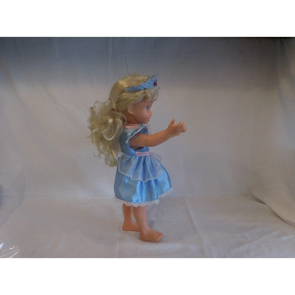 Disney 2006 Cinderella Toddler Talking and Lights up Doll Dressed and works